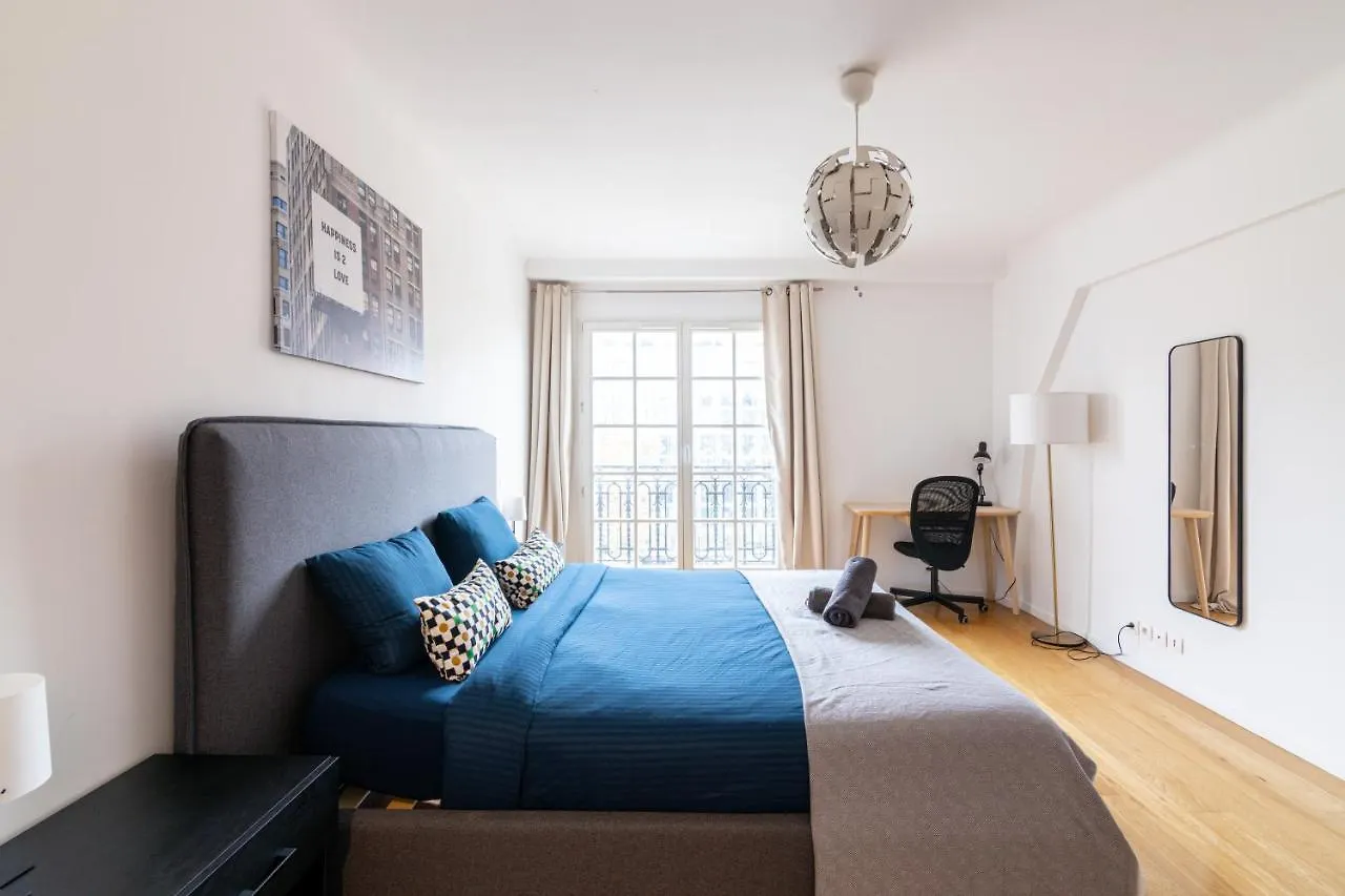 Luxurious 2 Bedroom Arc De Triomphe Grande Armee Paris Apartment