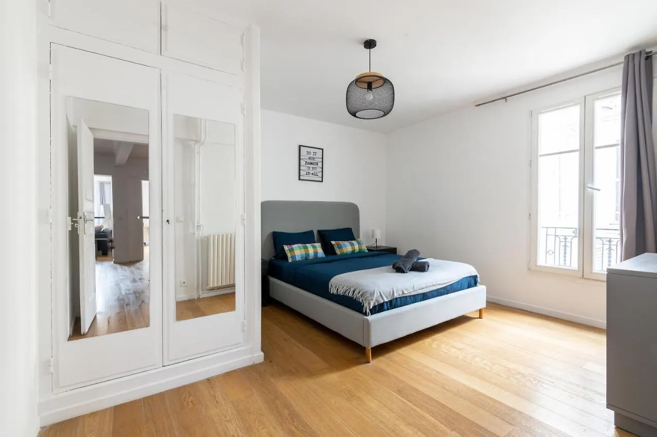 Luxurious 2 Bedroom Arc De Triomphe Grande Armee Paris Apartment