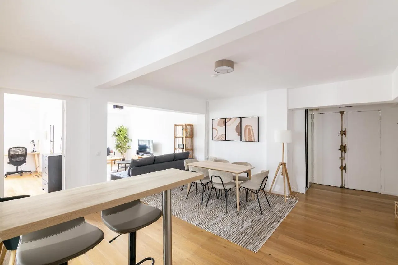 Apartment Luxurious 2 Bedroom Arc De Triomphe Grande Armee Paris