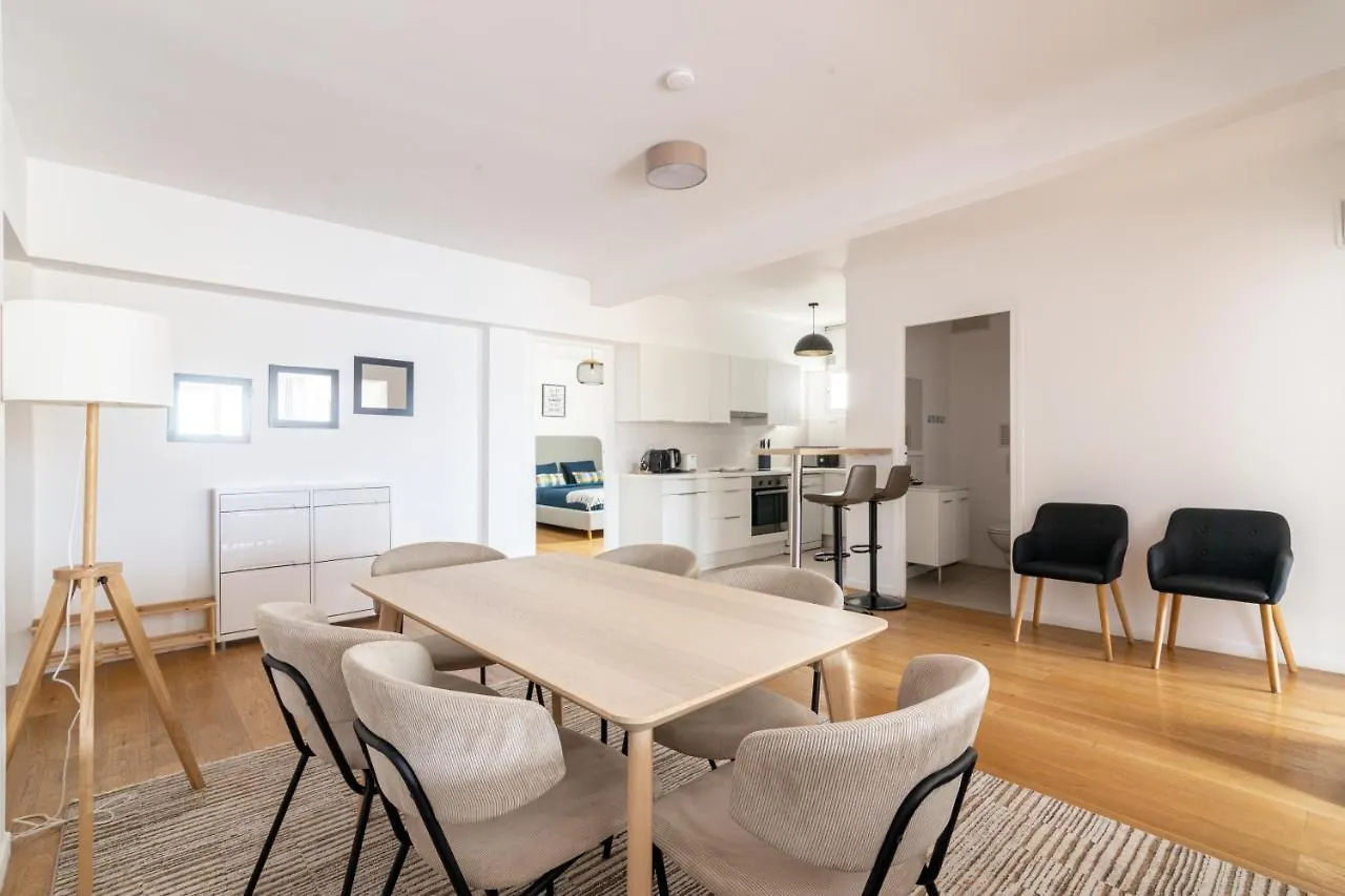 Luxurious 2 Bedroom Arc De Triomphe Grande Armee Paris Apartment