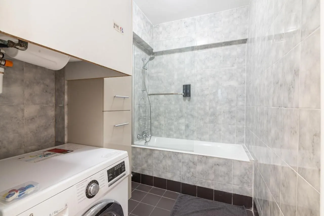 Luxurious 2 Bedroom Arc De Triomphe Grande Armee Paris