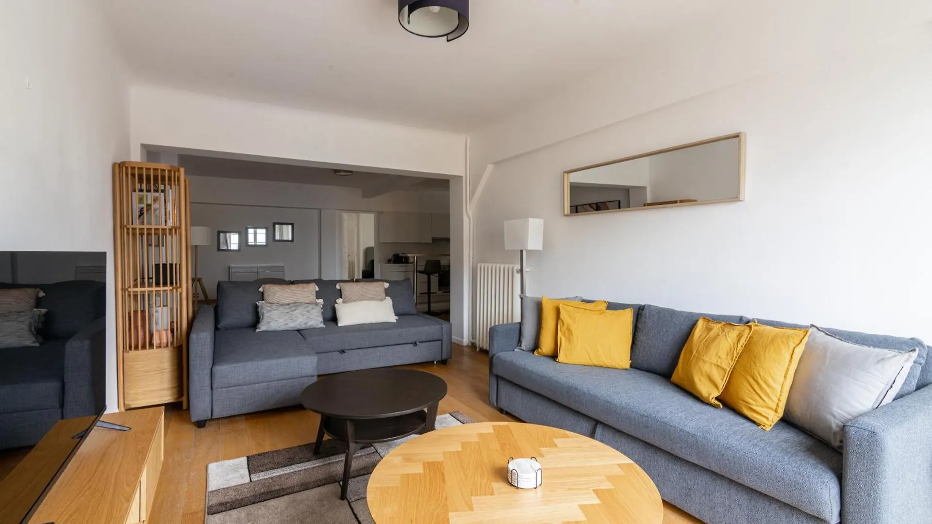 Luxurious 2 Bedroom Arc De Triomphe Grande Armee Paris Apartment